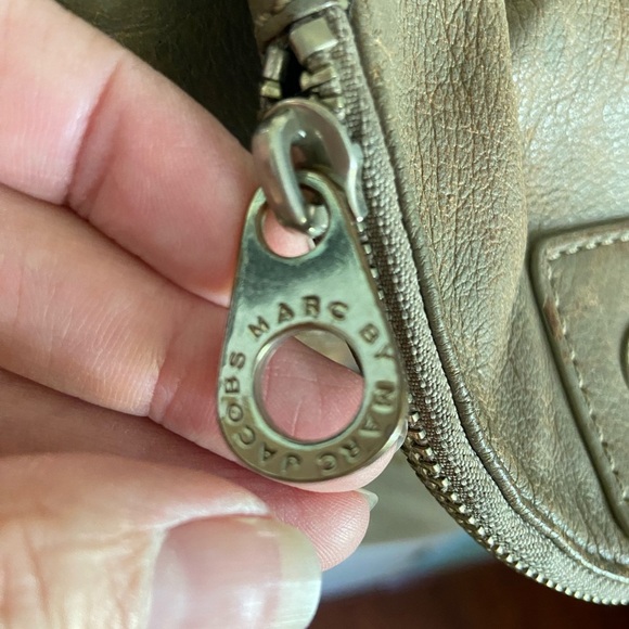 MARC JACOBS Olive Tan DISTRESSED Preppy Leather Flap SHOULDER BAG CROSS BODY - Picture 11 of 16